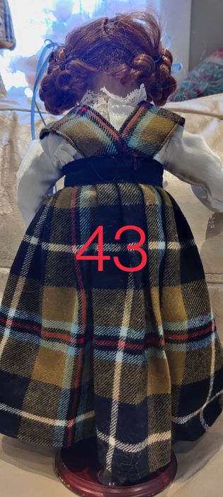 Порцеланова кукла Доли