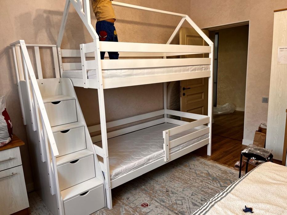 Продам двухярусный кровать, с матрасом