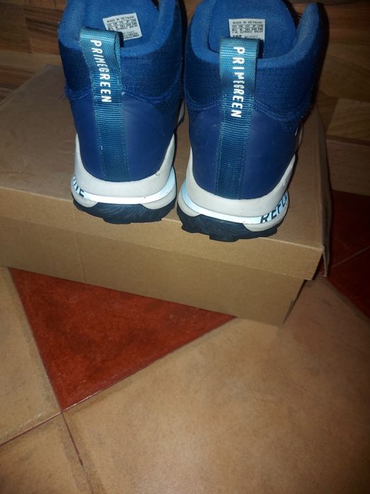 Боти     Адидас   .