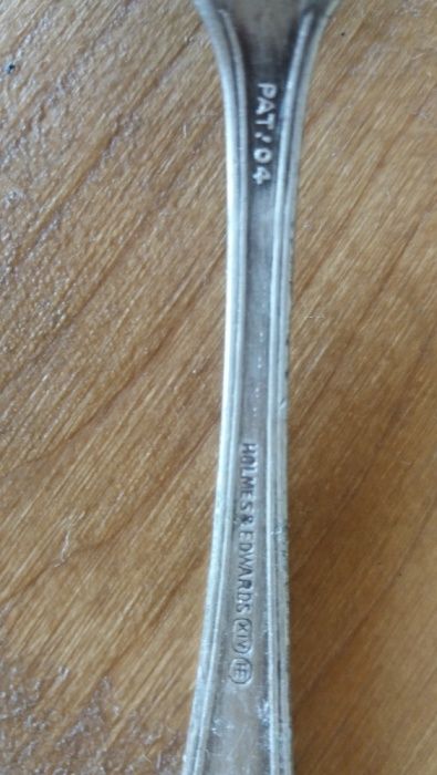 Посребрена лъжичка HOLMES & EDWARDS XIV