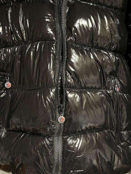 Продавам зимно яке на Moncler размер S