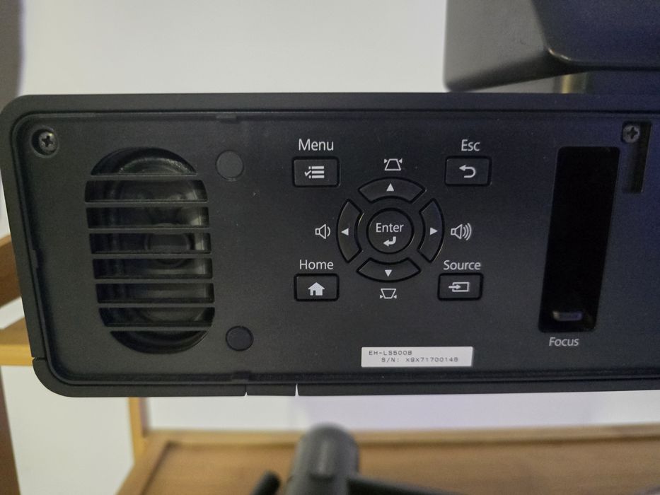 Лазерный проектор Epson EH-LS500