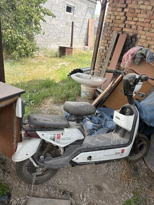 Продам электроскутер на запчасти