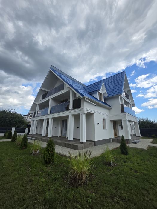 Vând pensiune 13 camere cu baie proprii