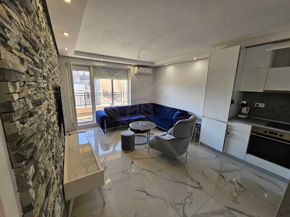 Продава се Тристаен апартамент в Пловдив, Южен - 97 кв.м за 1640 €/кв.м - Снимка #1