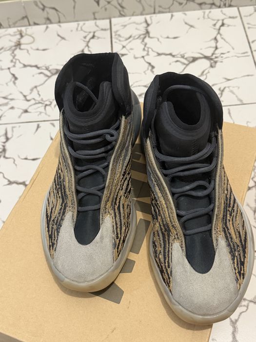 Adidas YEEZY  Qntm