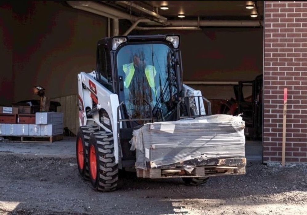 Услуга с челен товарач bobcat