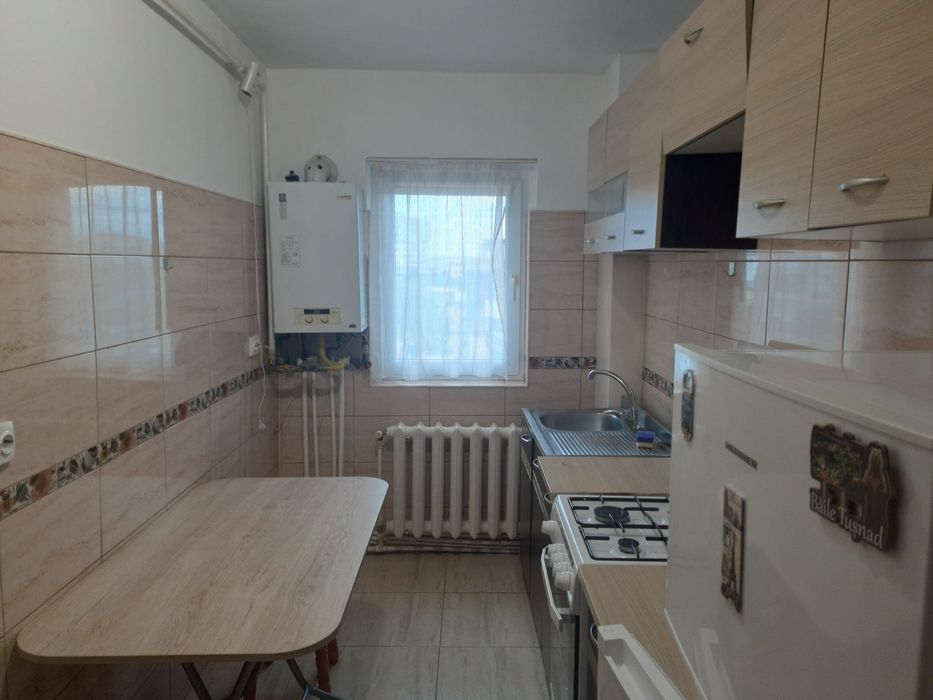 Inchiriez apartament
