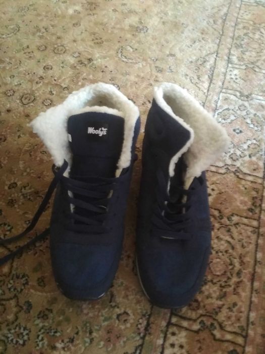 Кроссовки утепленные