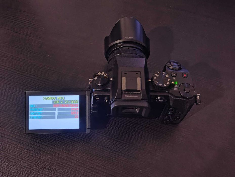 Panasonic Lumix G7 + Obiectiv 14-42mm | Doar 4000 cadre | 3 Acumulatori | Cutie | Impecabil