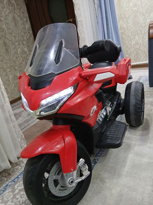 Детский мотоцикл и детская машина