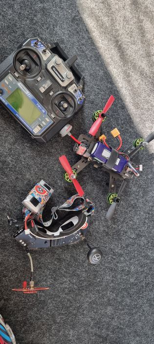 drona fpv cu ochelari