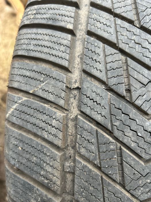 Продавам всесезонни гуми,поради продажба на колата.