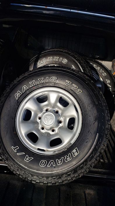 Продам 2 балона Максис Браво 771 АТ