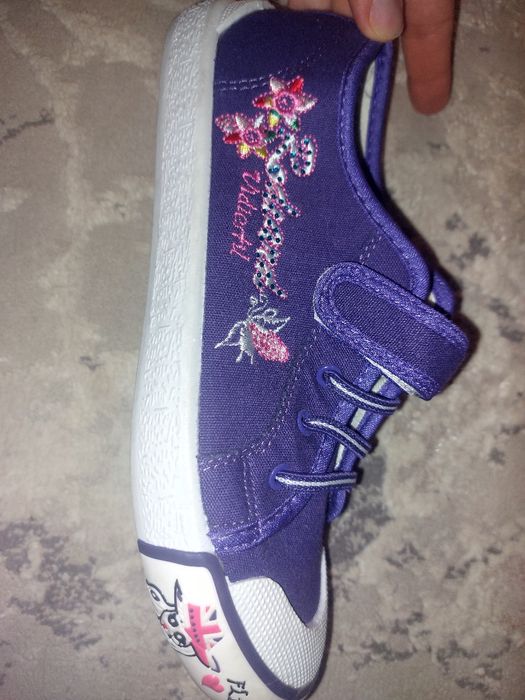 Продам кеды для девочки