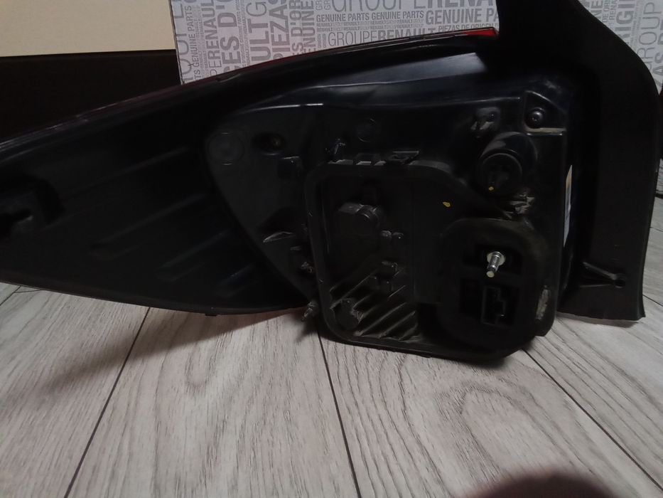 Vând stop dreapta de Dacia Logan 2020 crăpat