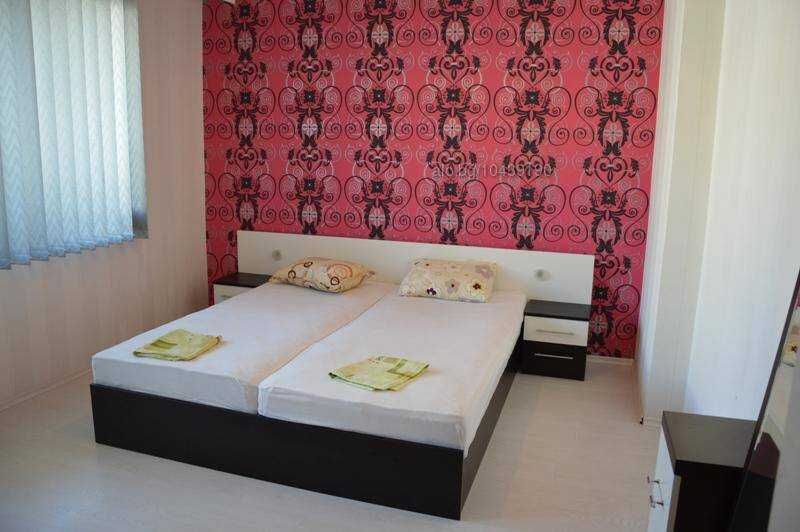 Дава се под наем Тристаен апартамент в Бургас, Възраждане - 105 кв.м за 561 € - Снимка #4