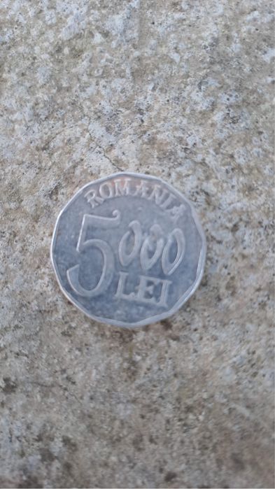 Vand moneda de 5000 lei