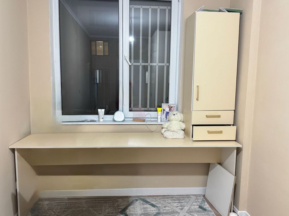 Рабочий стол со шкафом