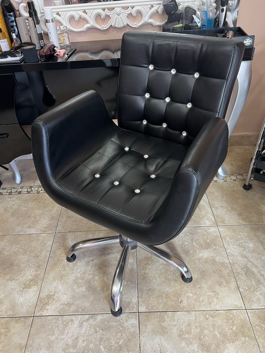 Измивна колона и фризьорски столове