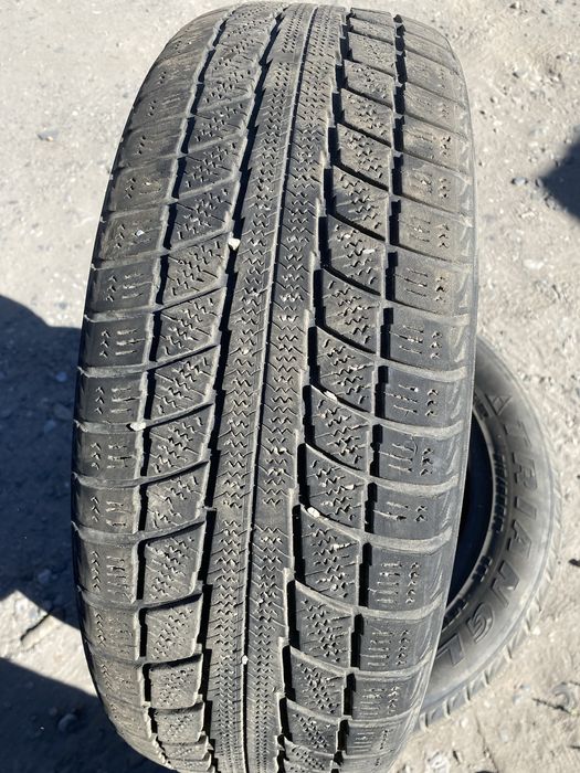 Зимные шины 215/60/R17