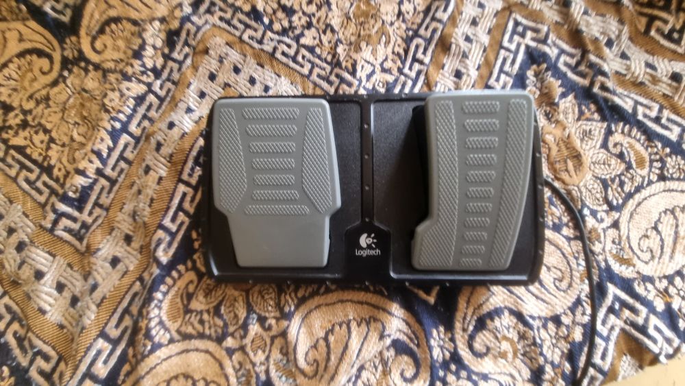 Logitech волан эа игри на каране на кола и други превозни средства