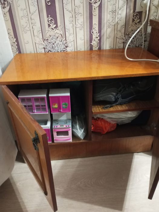 Шкафы 2 шт,тумба