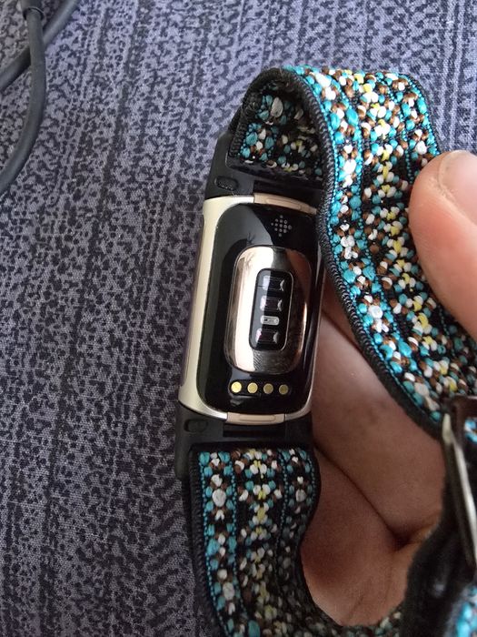 Фитнес-браслет Fitbit Charge 6