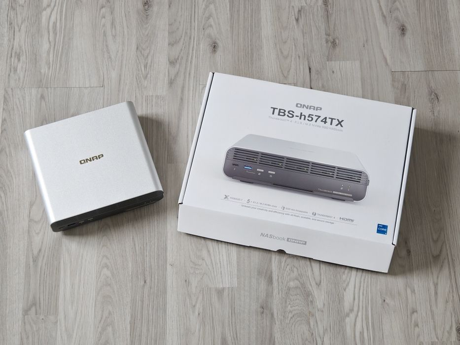 NAS QNAP tbs-h574tx nou