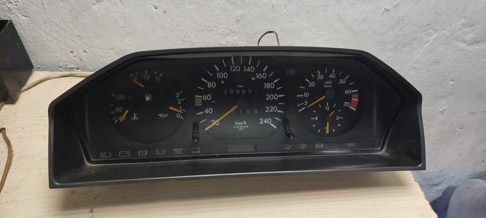 В разборе мерс W124