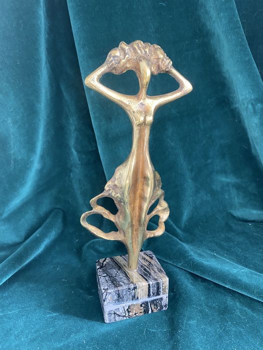 Скулптури каменни кучета, глава на слон, коне, котка Бастет, фигури