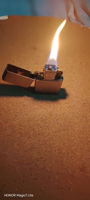 Бензинова запалка Zippo