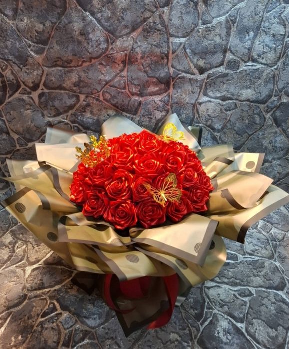 Букеты из атласных роз