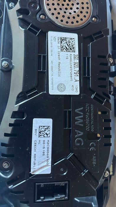 Продавам оригинално дигитално табло 3G0 920 791 A за VW Passat B8