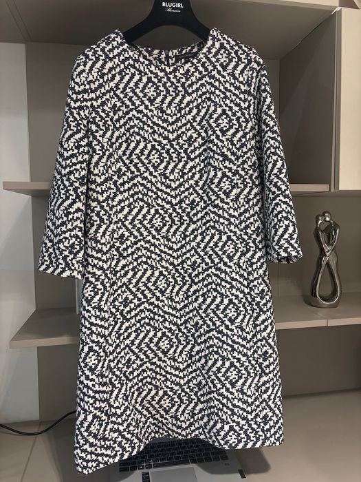 Дамска рокля - цвят слонова кост и тъмно синьо