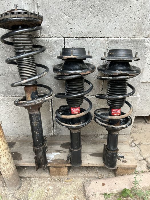 Продам амортизаторы на субару.