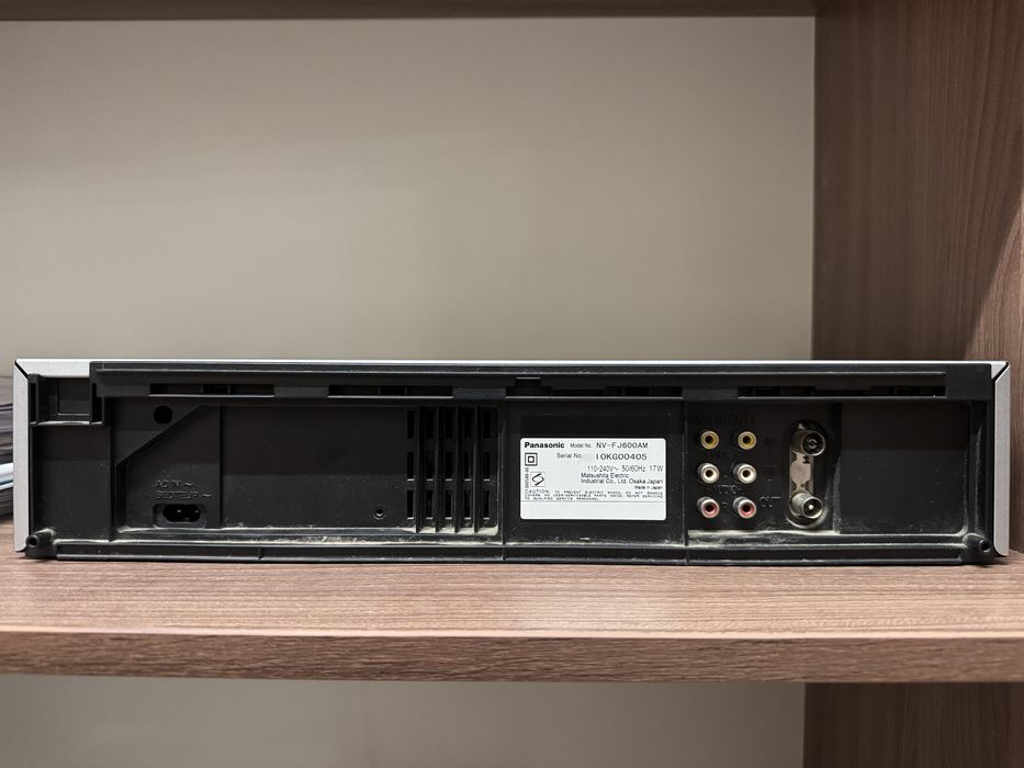 Видеоплеер видеомагнитофон Panasonic NV-FJ600