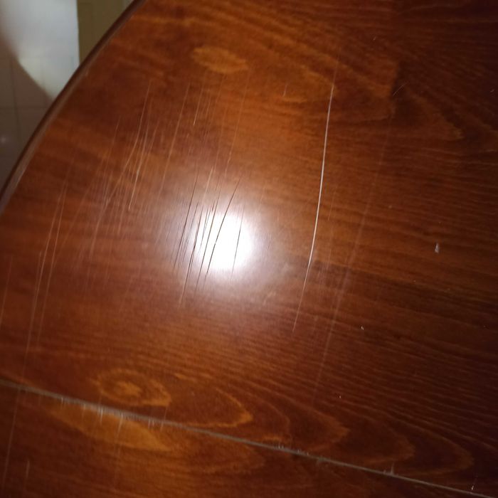 Masa cu patru scaune din lemn pentru sufragerie