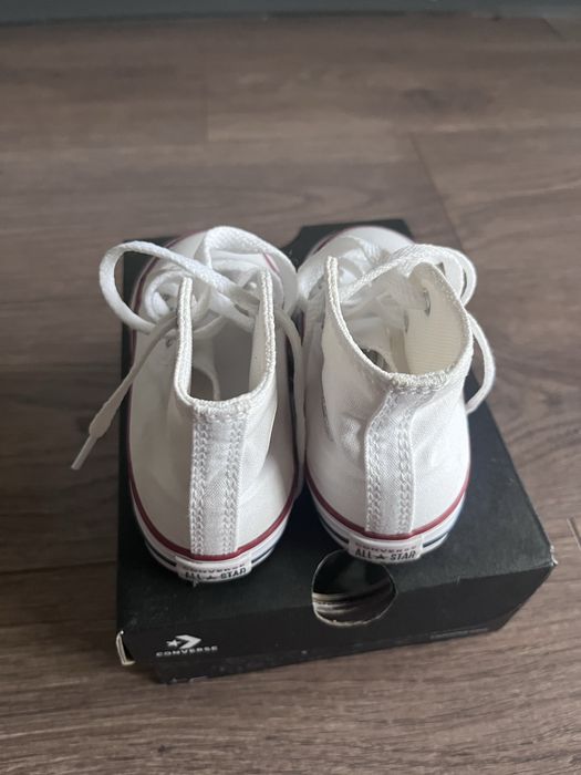 Бели високи кецове Converse
