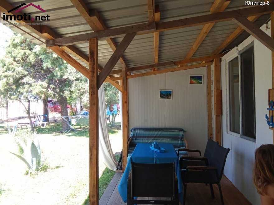 Продавам обзаведено бунгало до плаж в Кариани - 8000 евро.