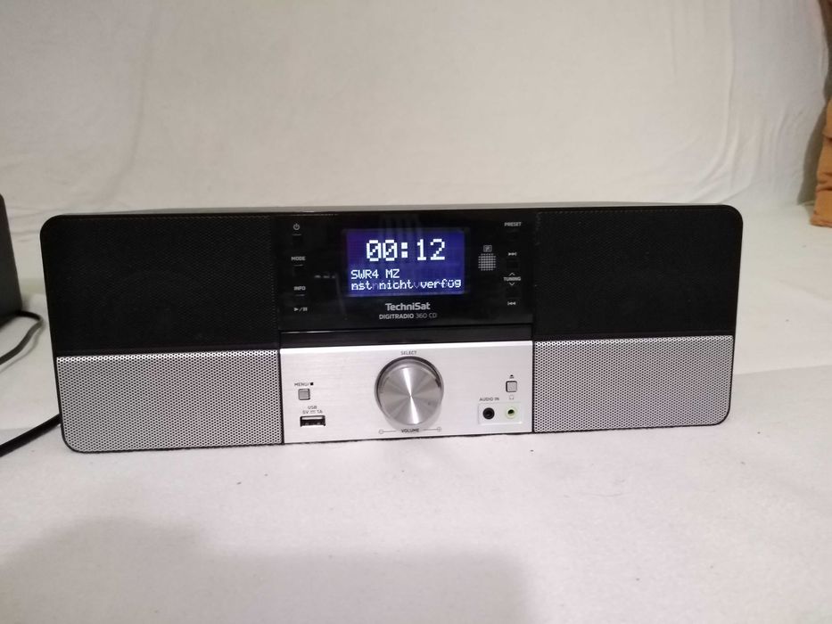 Sisteme audio Technisat DigitRadio 360 CD si 370 CD BT