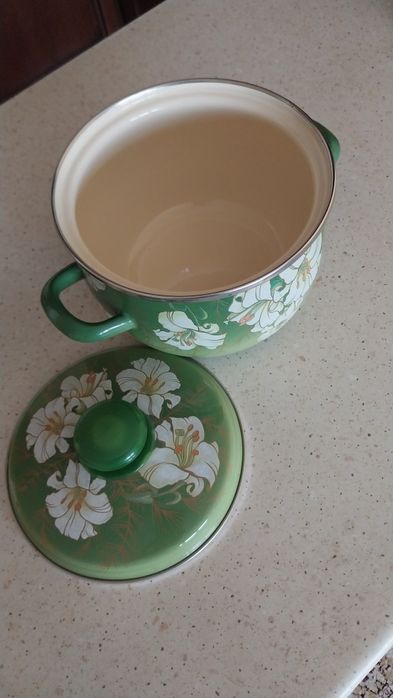 Кастрюля эмалированная