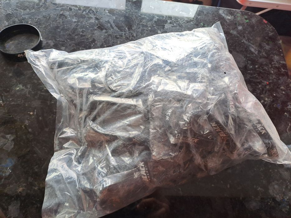 Силиконови черни Black energy гривни 95 бройки пакет