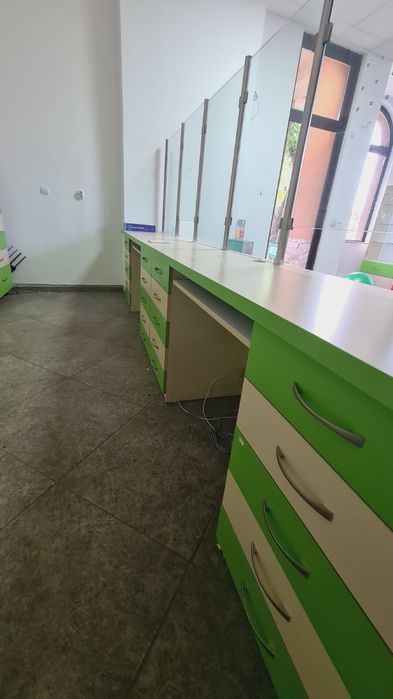 Мебели за пълно обзавеждане на аптека