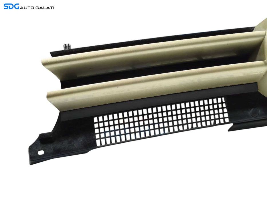 Grila Centrala cu Sigla Emblema de pe Bara Spoiler Volkswagen Golf 4 2001 - 2006 Cod 1J0853651H 1J0853655G [LR1355]
