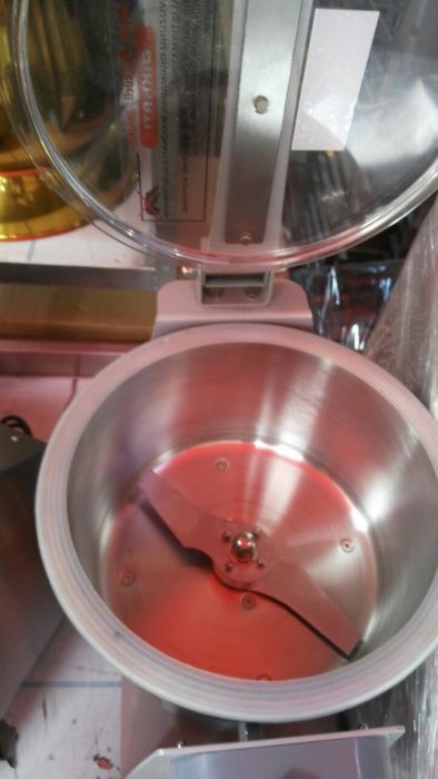 Кутер.Мелачка за подправки, и смилане на твърди и меки продукти.