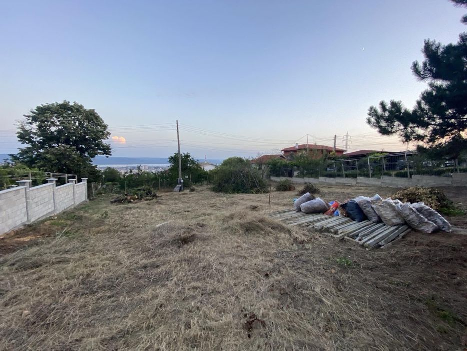 Косене на трева. Рязане на дървета