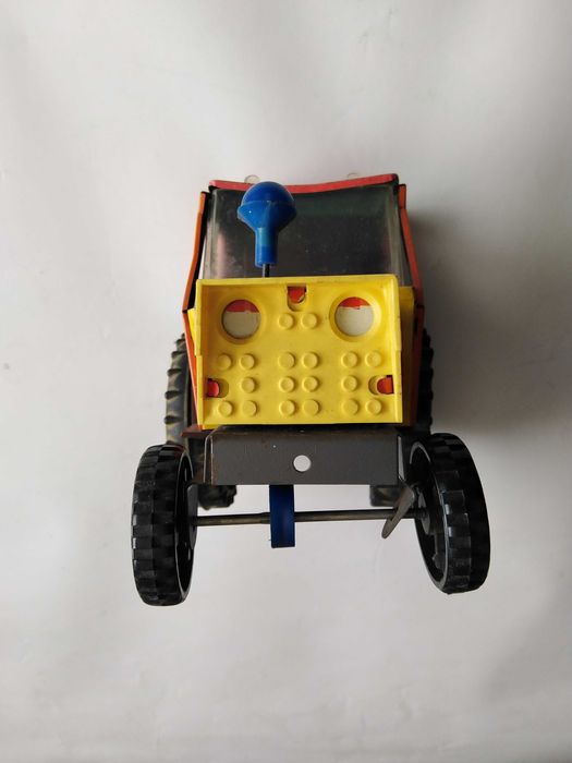 Jucarie veche comunista,  jucarie tractor