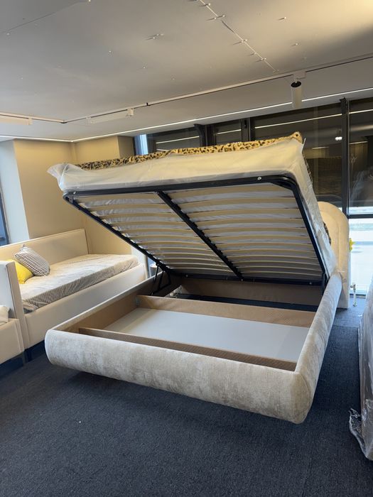 Порящая кровать