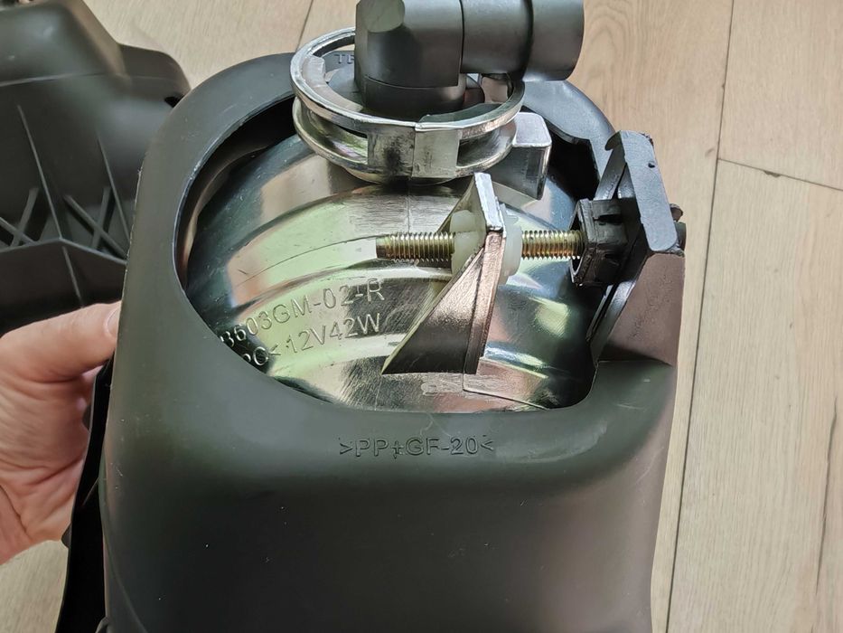 Чисто нови комплект фарове tb603gm-02 55W 9005